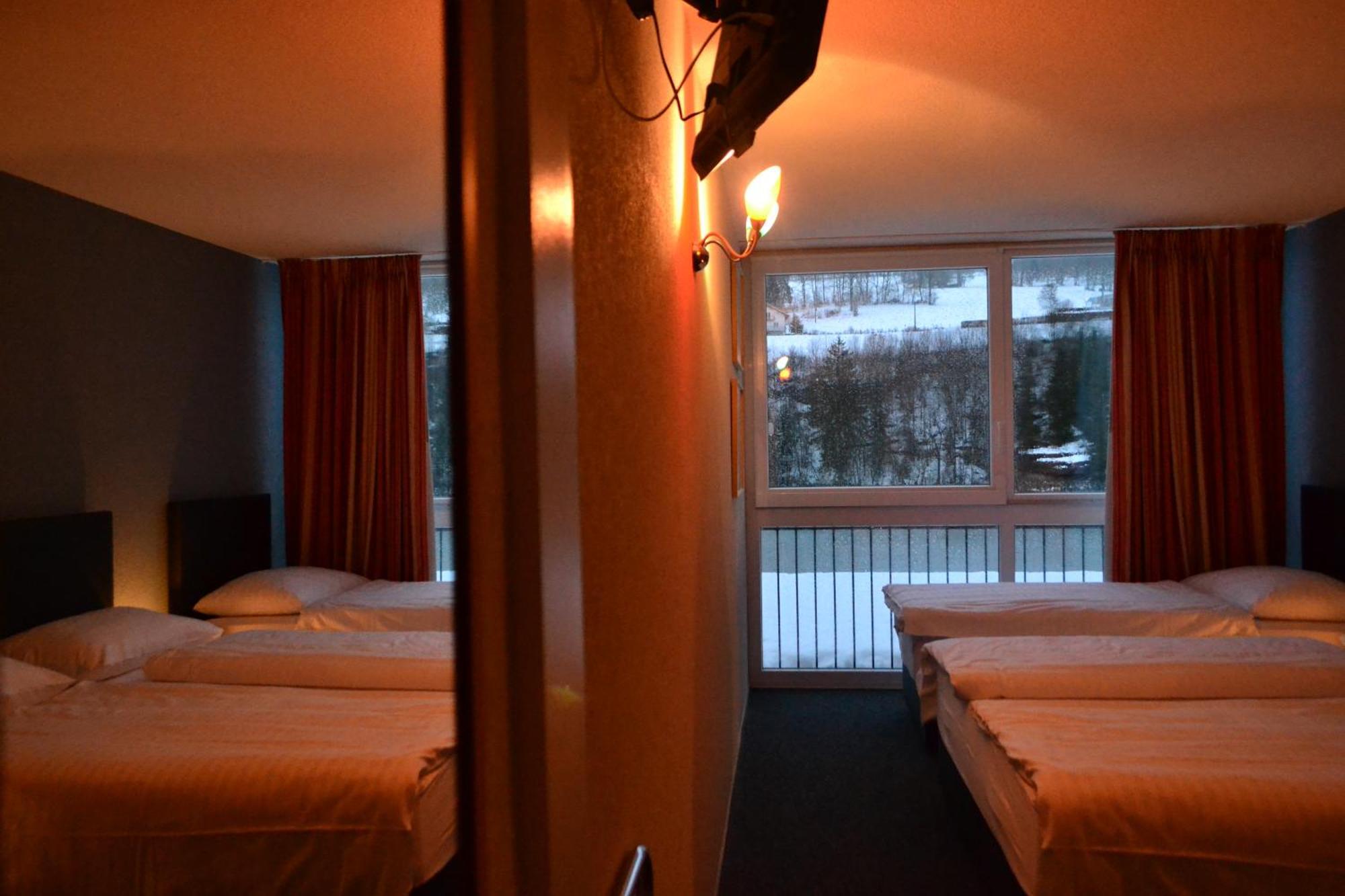 Hotel Les Rives Du Doubs Les Brenets Exterior foto